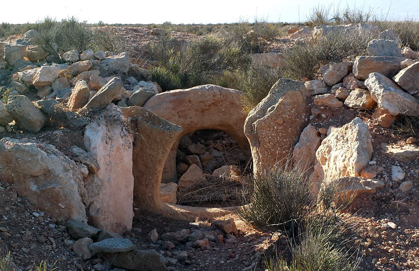 https://lurearqueologia.es/lu2021/wp-content/uploads/2014/05/yacimiento-arqueologico-el-barranquete-nijar-1.jpg